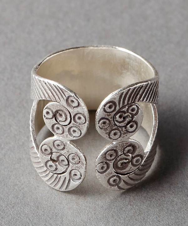 カレンシルバー 幅広デザイン 4方ラウンド リング（3サイズ） 調整可 TGSR-2097 ★