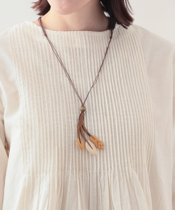 ウッド プラント寄木ネックレス A25WPN104BR