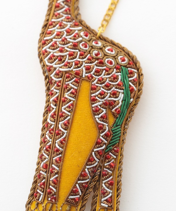 ザリ刺繍 ゴンド・アート キリン バッグチャーム（キーホルダー）  M21-2487