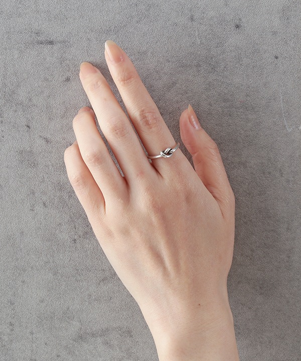 カレンシルバー 結び目デザイン リング（3サイズ） TGSR-2299 ★ 