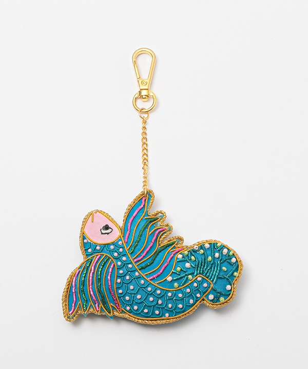 ザリ刺繍 ゴンド・アート 魚 バッグチャーム（キーホルダー）  M21-2489