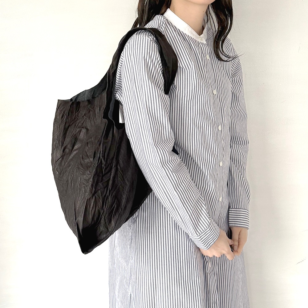 �ڼ���������_Ǽ��1����ͽ��ۿ���Ƥ�����פΥ���åԥ󥰥Хå� �֥�å� / T25701 Black