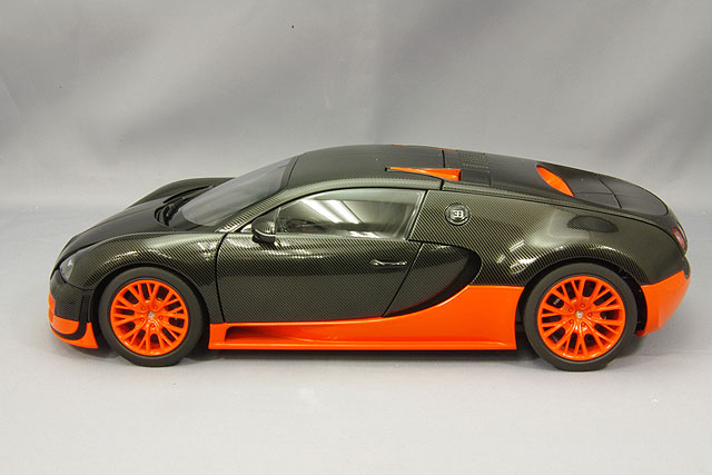 AUTart 1/18 BUGATTI VEYRON SUPER SPORT (CARBON BLACK/ORANGE SIDE