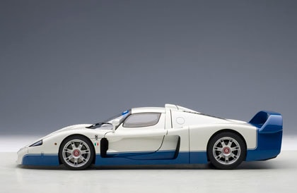 AUTOart 1/18 MASERATI MC12 ROAD CAR 