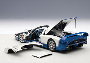 AUTOart 1/18 MASERATI MC12 ROAD CAR 
