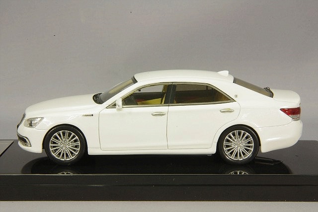 1/43 トヨタ クラウン ロイヤルサルーンG GRS202 ホワイトパール ミニカー/完成品 カーネル 1/43 トヨタ クラウン