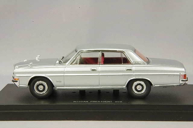 エブロ ebbro ニッサン　日産　プレジデント 252 1/43 ミニカー Amazon | エブロ 1/43 ニッサン プレジデント 252 ブラック 完成