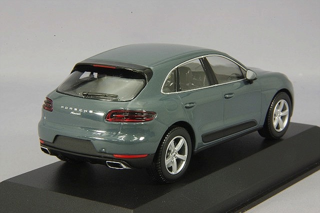 ミニチャンプス 1/43 ポルシェ マカン 2013 グレーメタリック