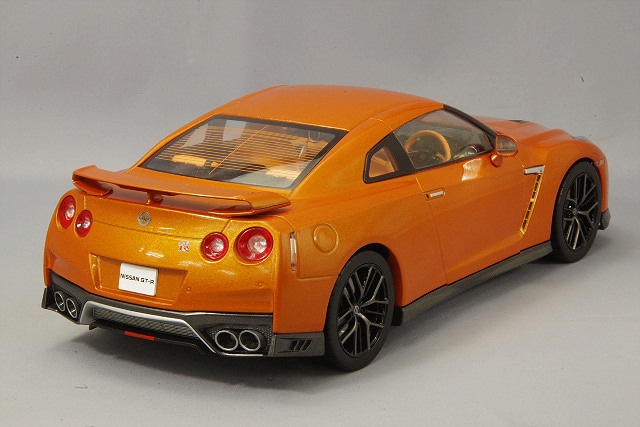 ファースト18 1/18 日産 R35 GT-R 2017 アルティメイトシャイニー