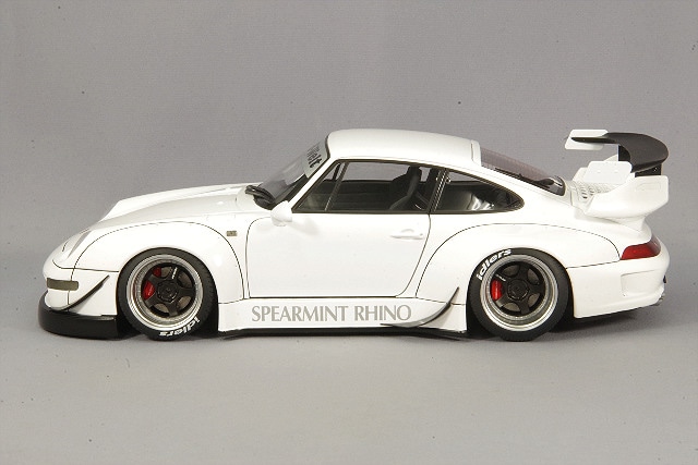 オートアート1/18 RWBポルシェ993 ホワイト