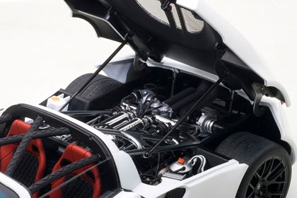 AUTOart 1/18 HENNESSEY VENOM GT SPYDER (ホワイト) | すべての商品