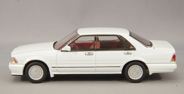 トミカリミテッドヴィンテージ NEO43 1/43 日産 セドリック