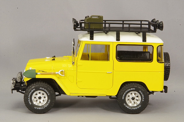 京商からイエローボディのトヨタ ランドクルーザー40が1/18