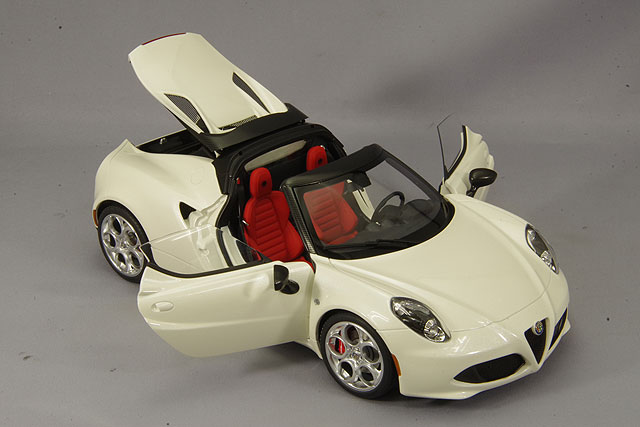 オートアート AUTOart 1/18 アルファロメオ 4C メタリックレッド 1/18