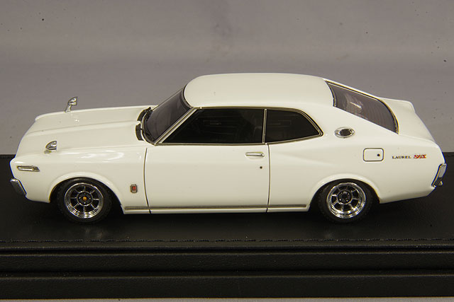 イグニッションモデル 1/43 日産 ローレル 2000SGX C130 ホワイト