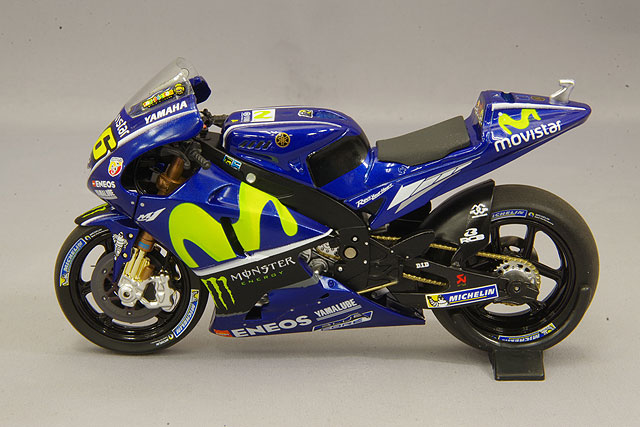 ミニチャンプス 1/18 ヤマハ YZR-M1 