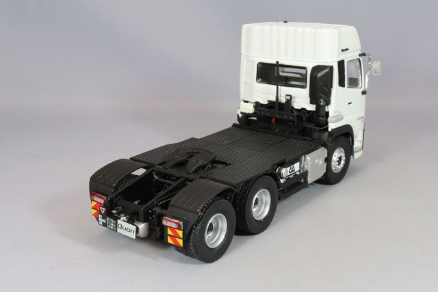 奉仕品 京商 1/43 UD クオン GW 6 x 4 トラクター ホワイト | すべての