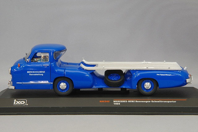 イクソ 1/43 メルセデスベンツ レーシングカートランスポーター