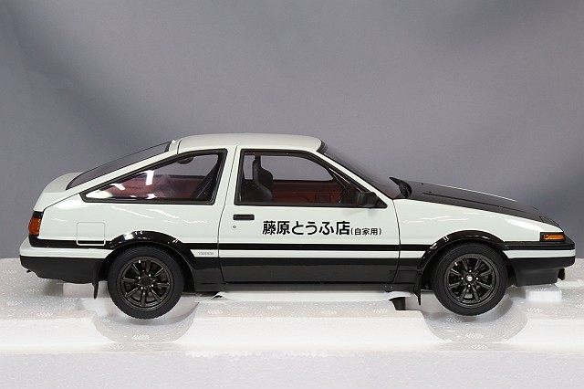 オートアート 1/18 トヨタ スプリンター トレノ (AE86) 頭文字D