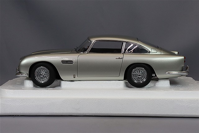 オートアート 1/18 アストンマーティン DB5 シルバーメタリック