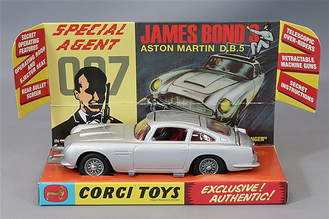 アストンマーティン　DB5 ゴールドフィンガー　1/43 映画『007／ゴールドフィンガー』60周年記念 24K純金メッキの