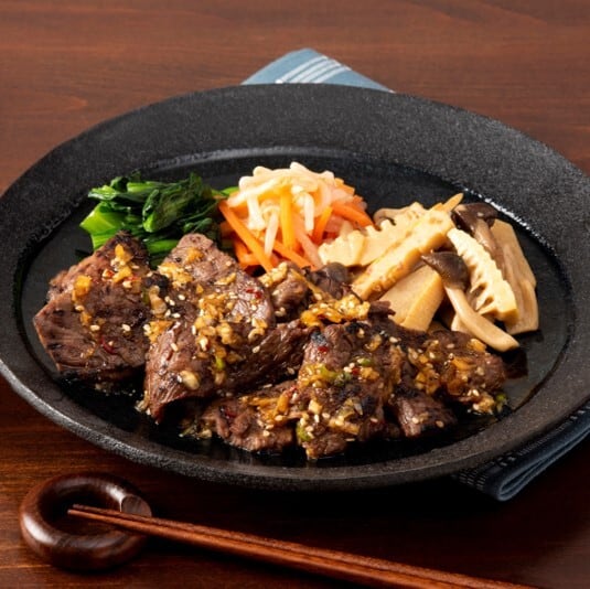 【TOMIN KITCHEN】炭火焼き牛焼肉 副菜付き 235g