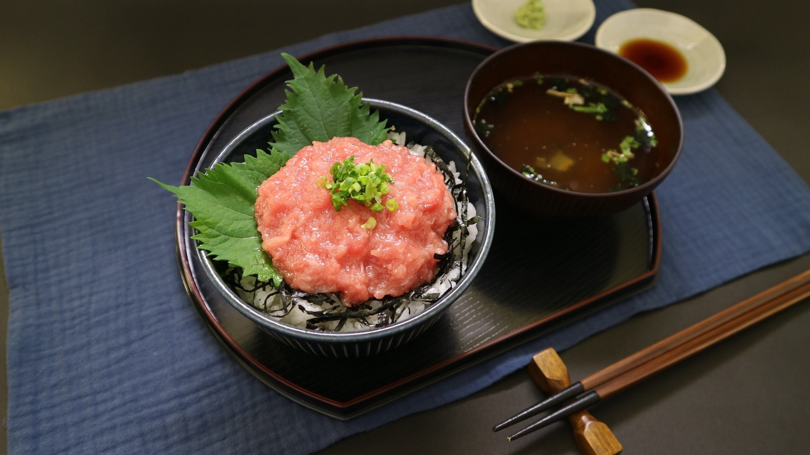【東信水産】本鮪たたき丼セット(ネタと酢飯)　