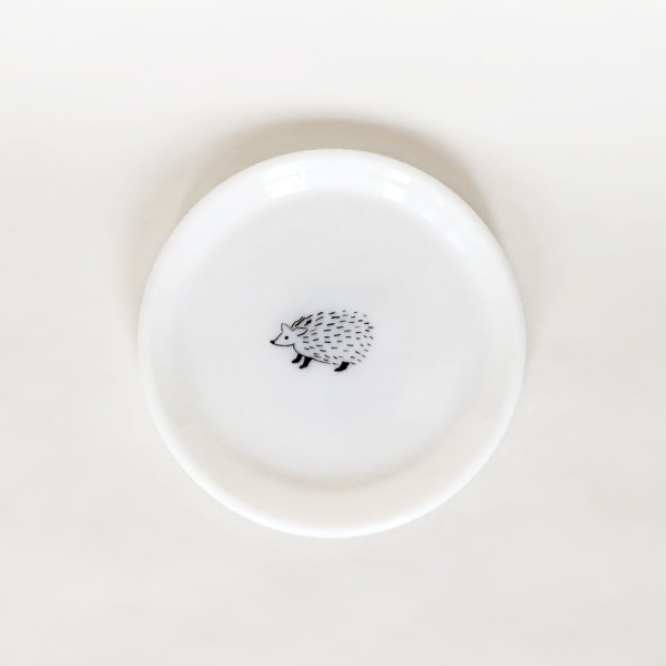 松尾ミユキ ミルクガラスプチプレート（はりねずみ）｜布団丸洗い