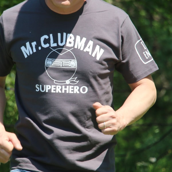 クラシックミニ クラブマン　Tシャツ「CLUBMAN HERO Tシャツ」(チャコール)