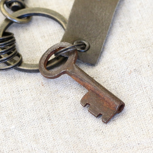アンティークキー付きMINIキーホルダー(インドの古い鍵1)
