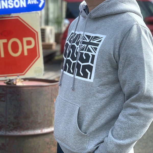 クラシックミニ好きのためのパーカー-「CR65タイヤ痕パーカー」