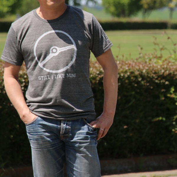 クラシックミニ ステアリング Tシャツ「Power IRU Steering Tシャツ」(チャコール/ホワイト)