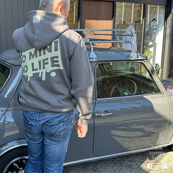 NO MINI NO LIFE パーカー