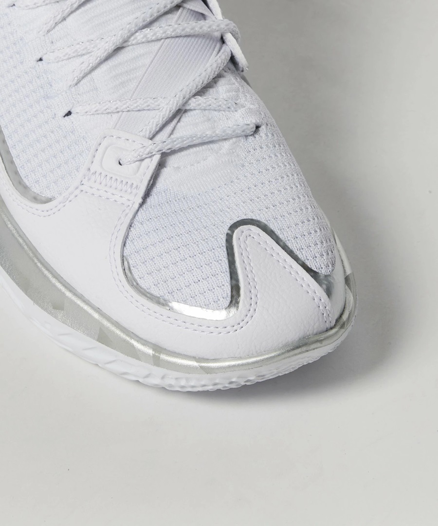 ���ꥢ��󥹥����롪50%OFF��UNDER ARMOUR ������������ޡ� �Х����åȥ��塼�� UA �ե��� �ե塼���㡼X3 VVS�ʥХ����åȥܡ���/MEN�� 3028020��100��White / Distant Gray�˥ե塼���㡼���꡼�� �Хå��� �Х������塼�� �Х����åȥܡ��륷�塼��