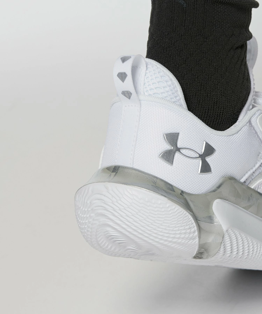 ���ꥢ��󥹥����롪50%OFF��UNDER ARMOUR ������������ޡ� �Х����åȥ��塼�� UA �ե��� �ե塼���㡼X3 VVS�ʥХ����åȥܡ���/MEN�� 3028020��100��White / Distant Gray�˥ե塼���㡼���꡼�� �Хå��� �Х������塼�� �Х����åȥܡ��륷�塼��