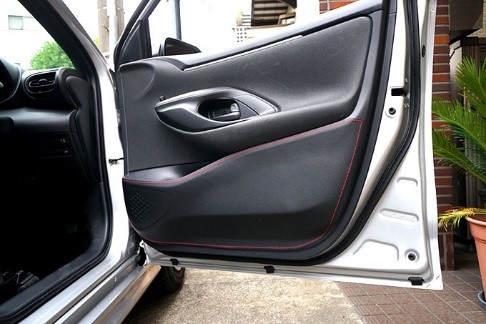 【ヤリス/ヤリスクロス】ドアキックプロテクター