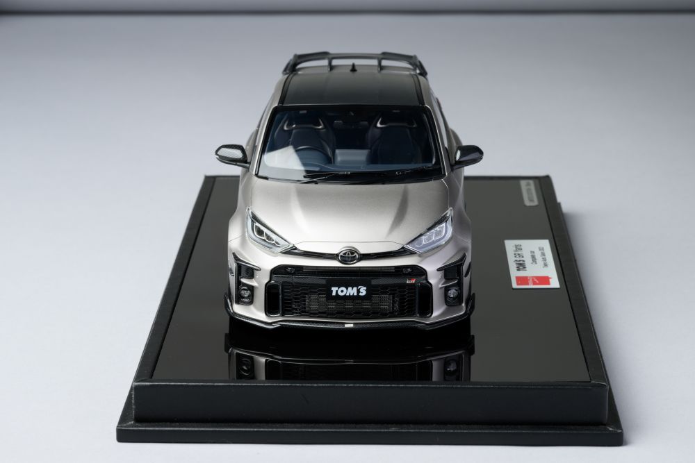 メイクアップ製　1/18 GRヤリスミニカー