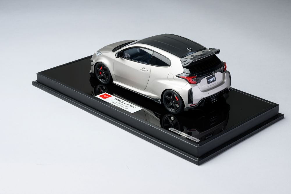 メイクアップ製　1/18 GRヤリスミニカー