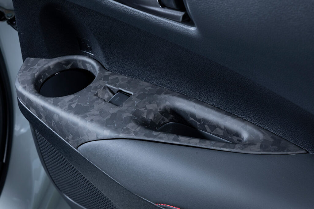 【GRカローラ カーボンパーツ】 ドアスイッチパネル