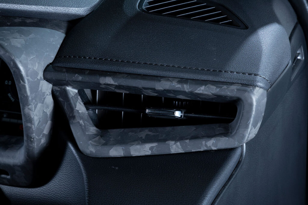 【GRカローラ カーボンパーツ】  フロントパネル