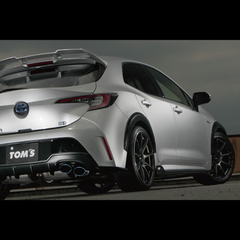 カローラスポーツ】オーバーフェンダー【21#系】（プラチナホワイト