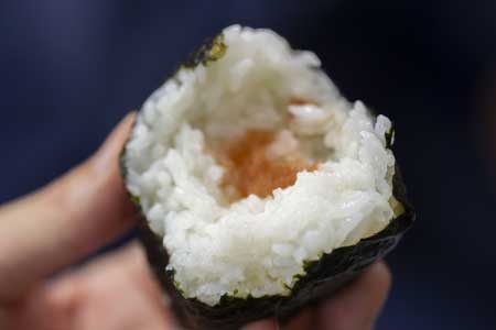 定番の国産一味唐辛子　50ｇ お徳用　業務用　国産　本鷹唐辛子　定番といえども結構辛い　そば・牛丼に効く　辛味・旨味かねそなえた万能スパイス　とうがらし　一味唐辛子