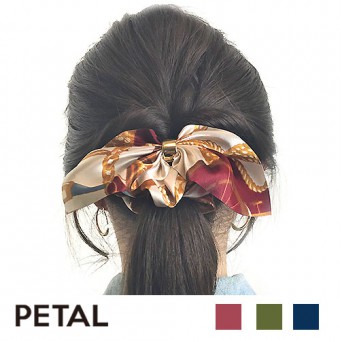 スカーフ柄ふんわりつやつやゴールドリング付きシュシュ 【PETAL MARKET】|シュシュ|アイテムで選ぶ