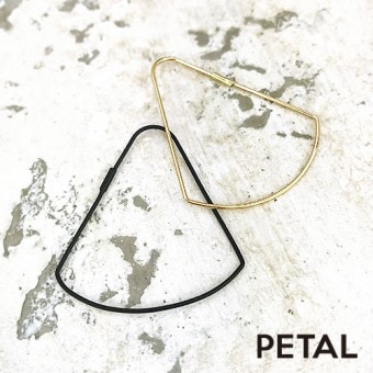 ゴールド＆ブラックの扇フープピアス【PETAL MARKET】