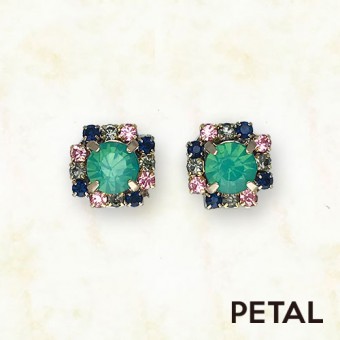 ビジューたっぷりピアス【PETAL MARKET】