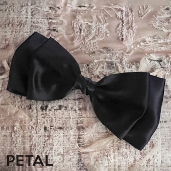 QUIサテンのキュートなビッグリボンバレッタ 【PETAL MARKET】|バレッタ|アイテムで選ぶ