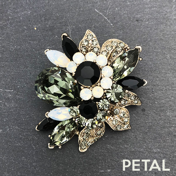 高貴なフラワーブローチ キャロン【PETAL MARKET】