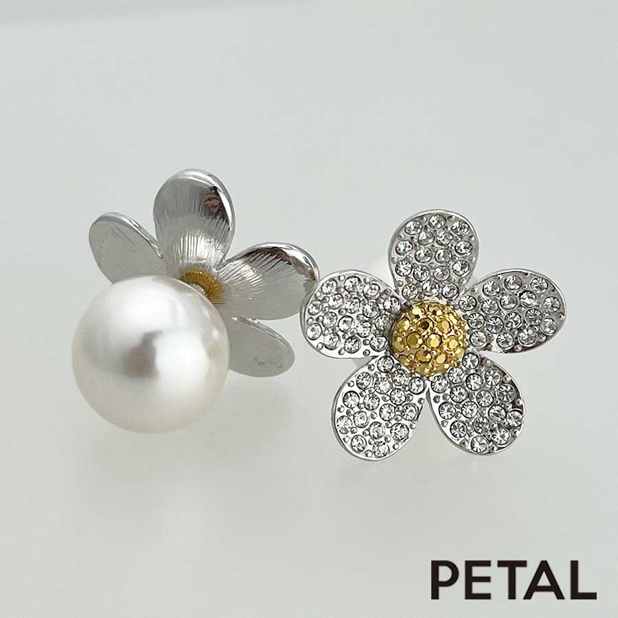 FUA Flower petal 片耳ピアス ivory color FUA Flower petal 片耳