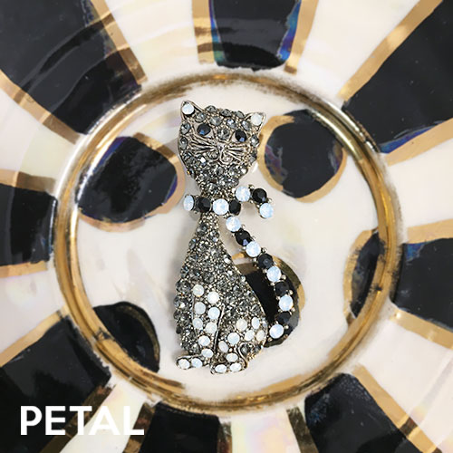 おしゃまなネコがやってきたブローチ【PETAL MARKET】　