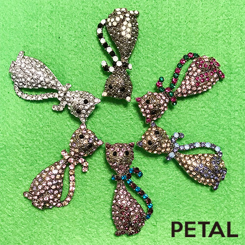 おしゃまなネコがやってきたブローチ【PETAL MARKET】　